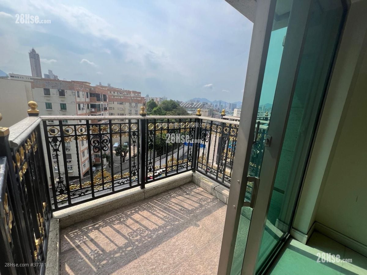 Le Chateau Sell 4 Bedrooms , 2 Bathrooms 1,330 ft²