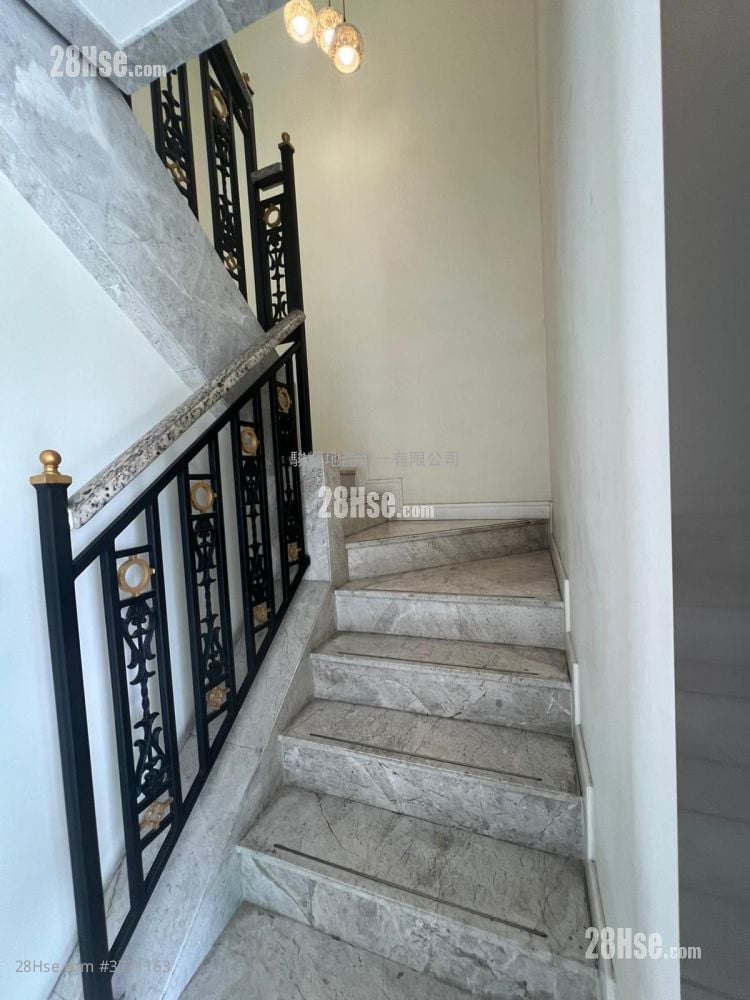 Le Chateau Sell 4 Bedrooms , 2 Bathrooms 1,330 ft²