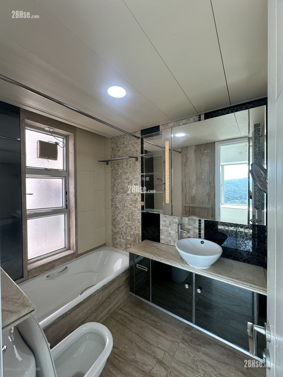 名城 租盤 4 房 , 3 浴室 961 平方呎