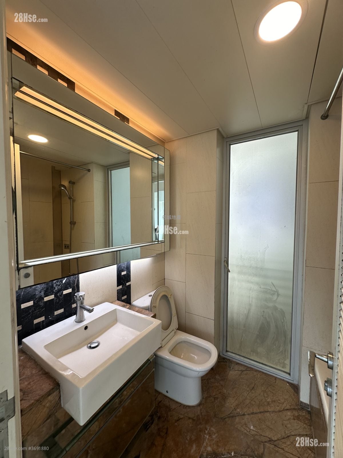 名城 租盤 4 房 , 3 浴室 961 平方呎