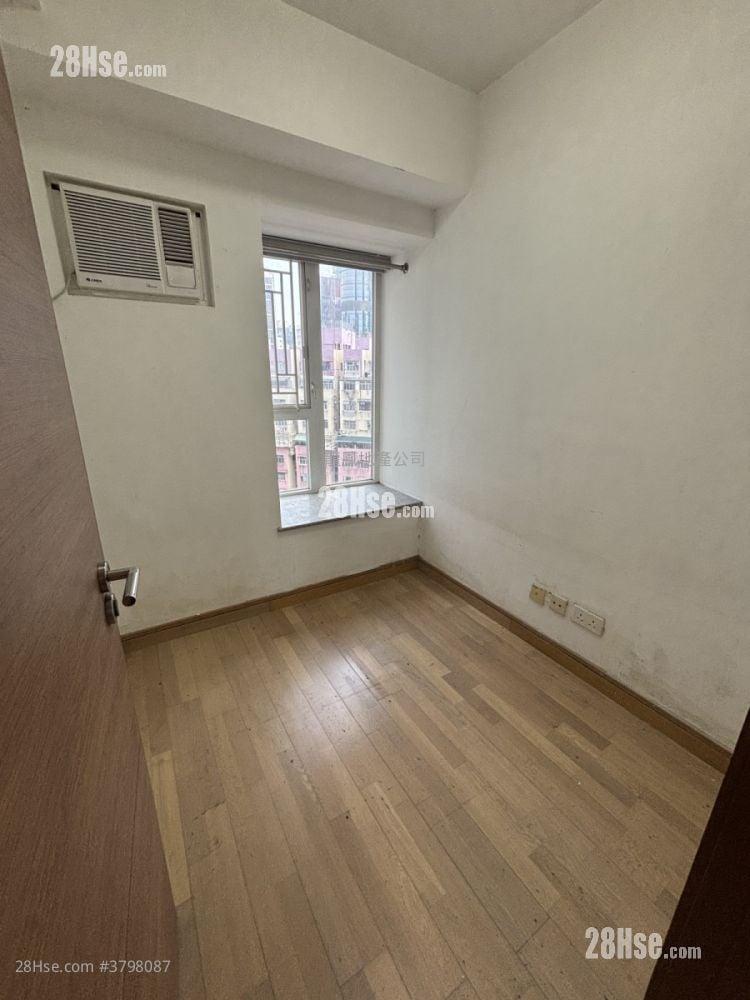 Metroregalia Rental 3 Bedrooms , 1 Bathroom 464 ft²