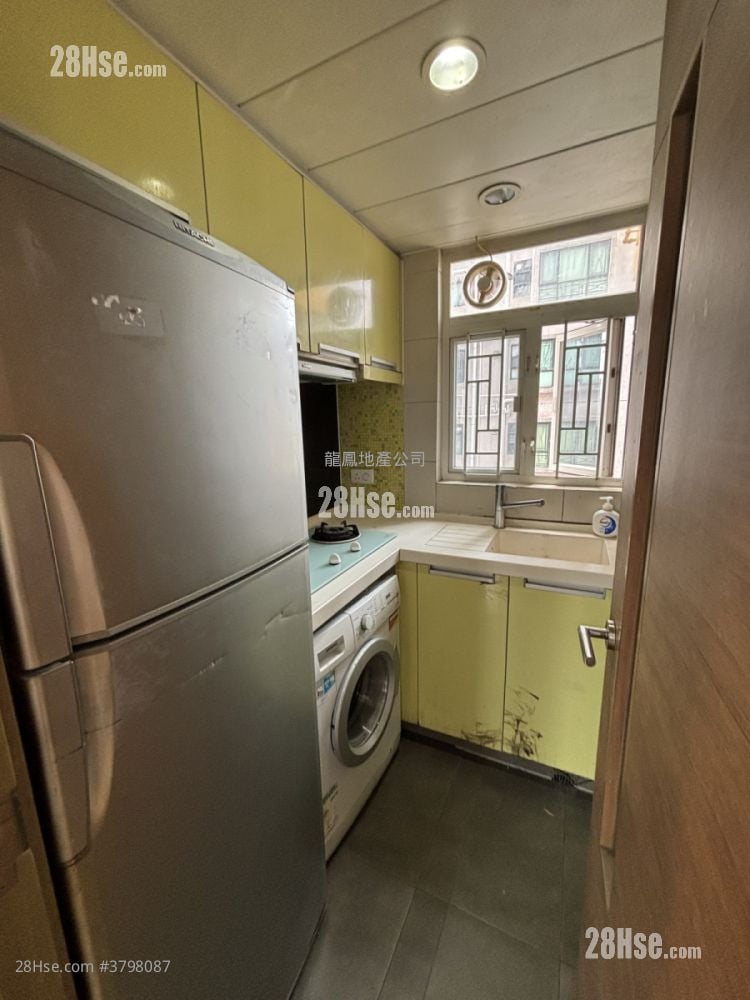 Metroregalia Rental 3 Bedrooms , 1 Bathroom 464 ft²