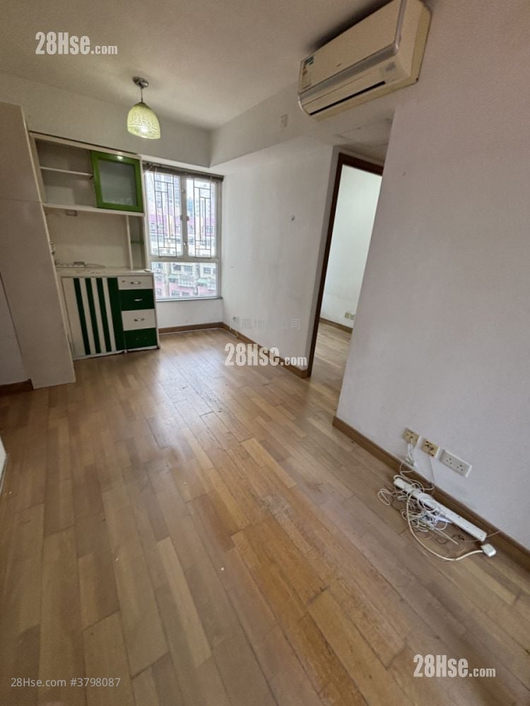 Metroregalia Rental 3 Bedrooms , 1 Bathroom 464 ft²