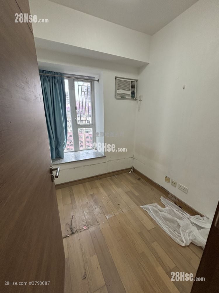 Metroregalia Rental 3 Bedrooms , 1 Bathroom 464 ft²