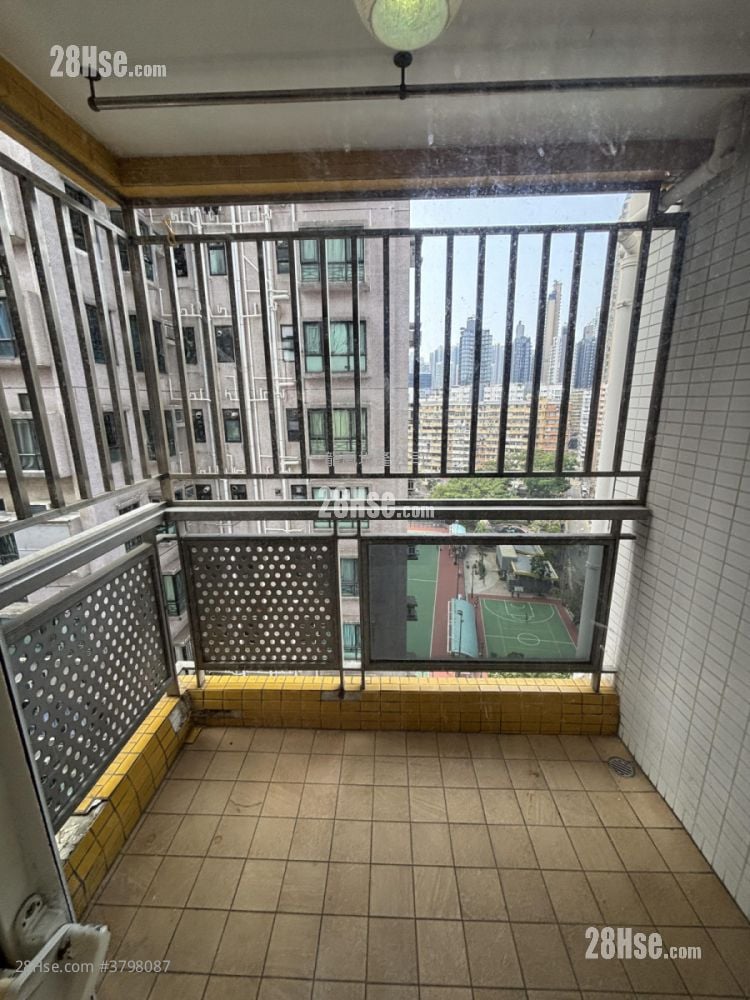 Metroregalia Rental 3 Bedrooms , 1 Bathroom 464 ft²