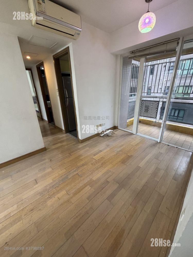 Metroregalia Rental 3 Bedrooms , 1 Bathroom 464 ft²