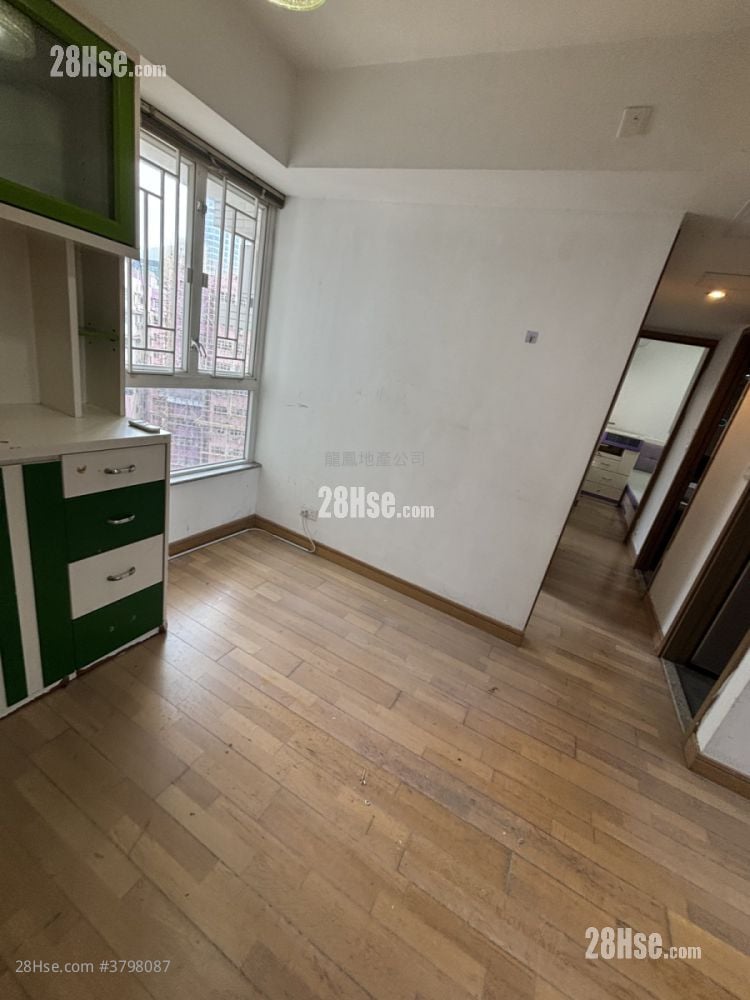 Metroregalia Rental 3 Bedrooms , 1 Bathroom 464 ft²