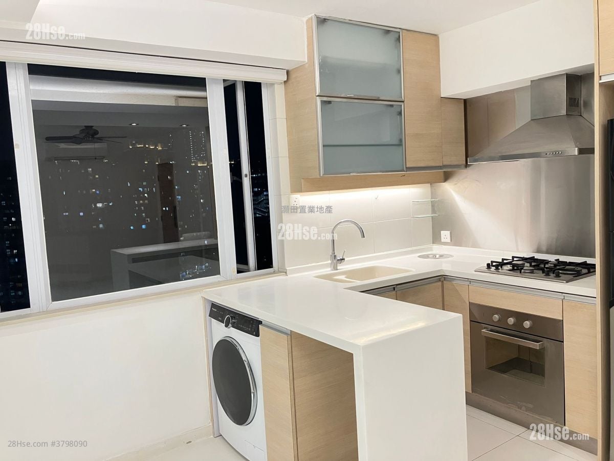 Yee King Building Sell 2 Bedrooms , 1 Bathroom