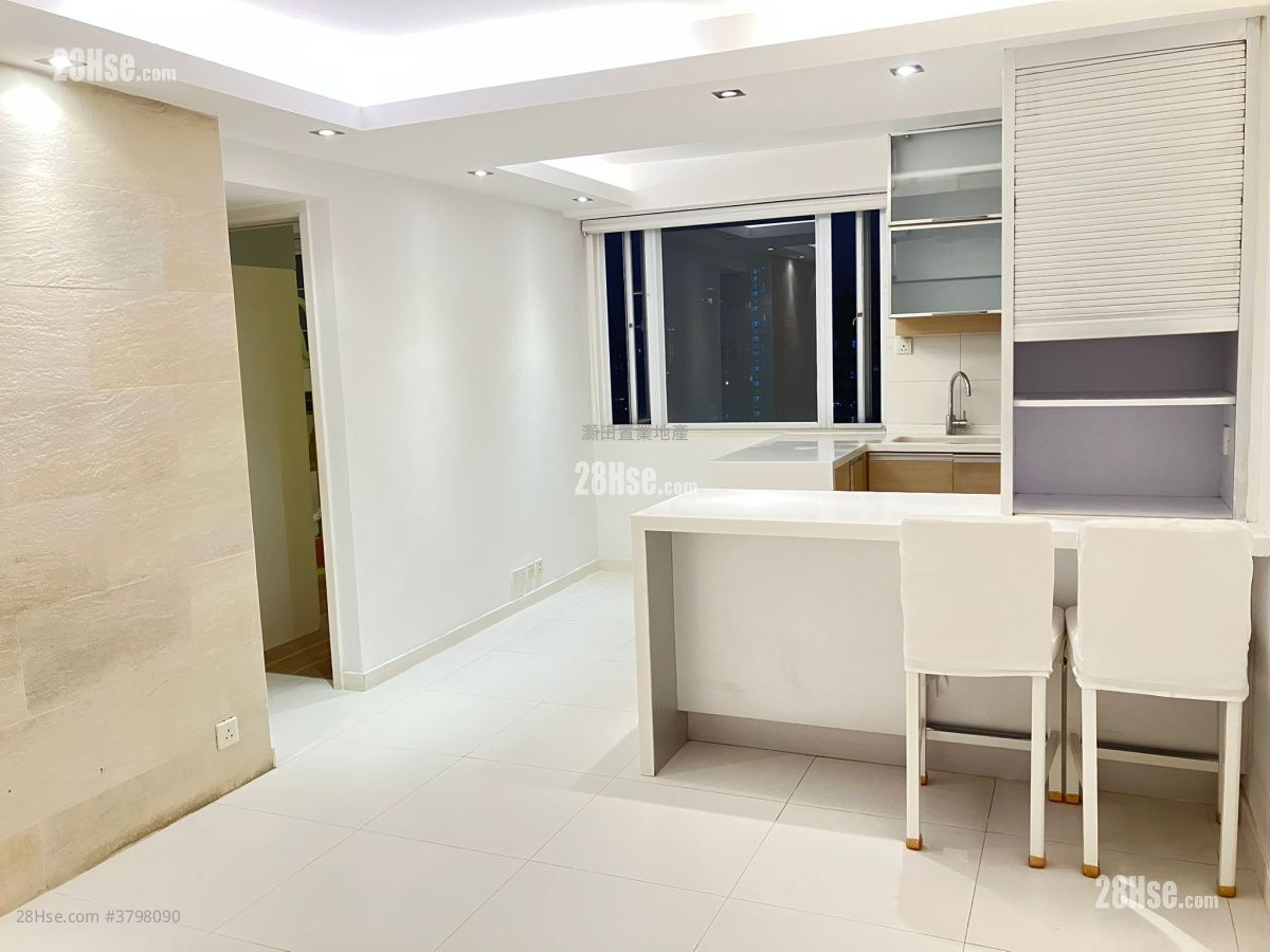 Yee King Building Sell 2 Bedrooms , 1 Bathroom