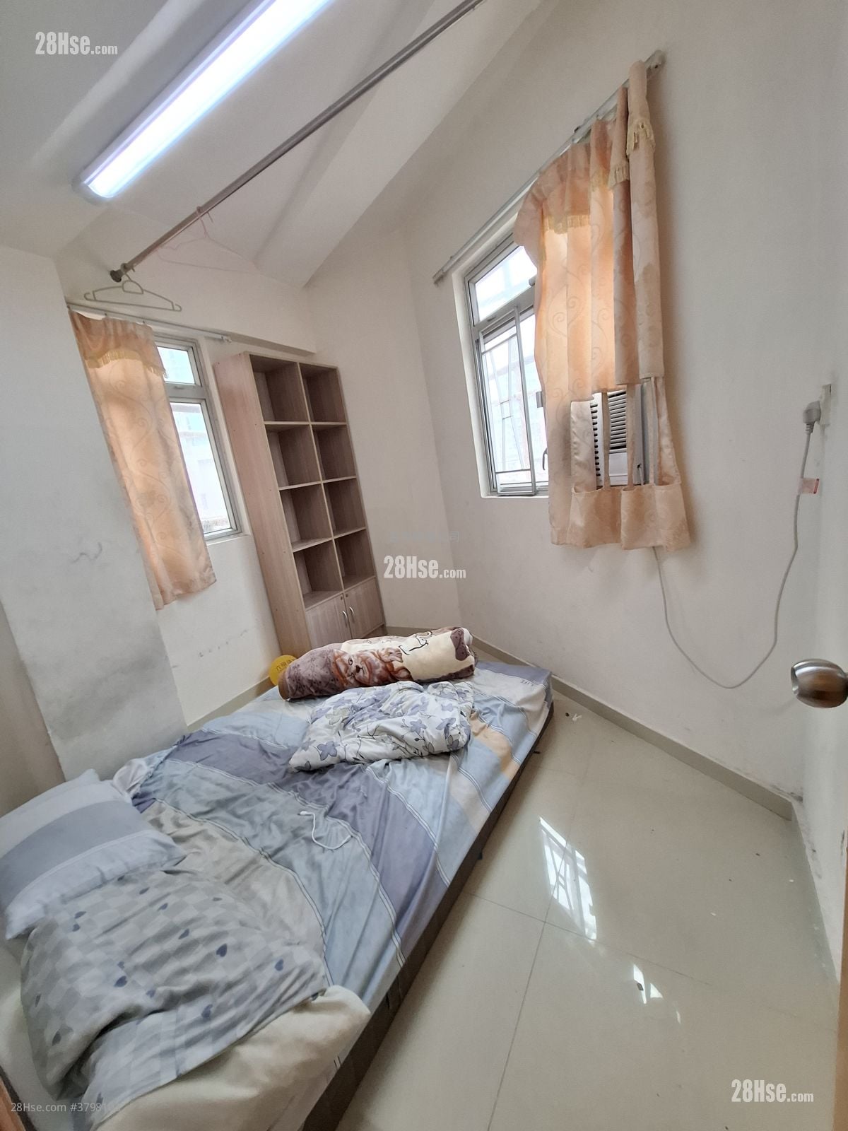 Cheong Fai Mansion Rental 2 Bedrooms , 1 Bathroom 269 ft²