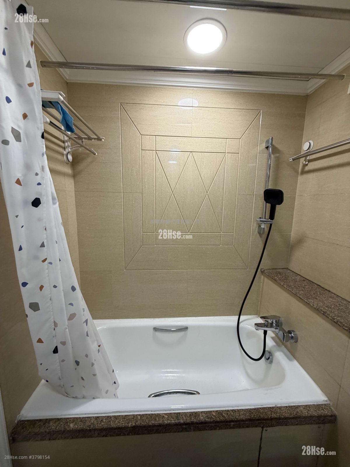 映湾园 租盘 710 平方尺