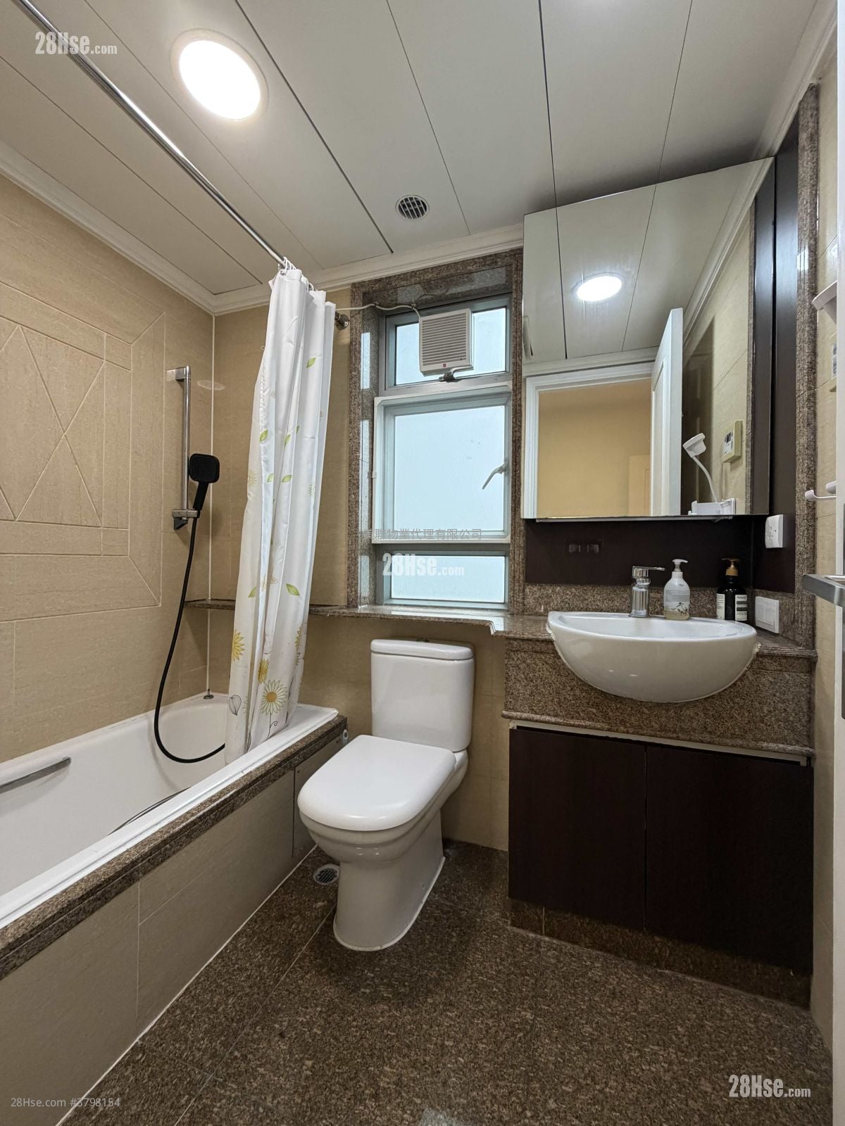 映湾园 租盘 710 平方尺