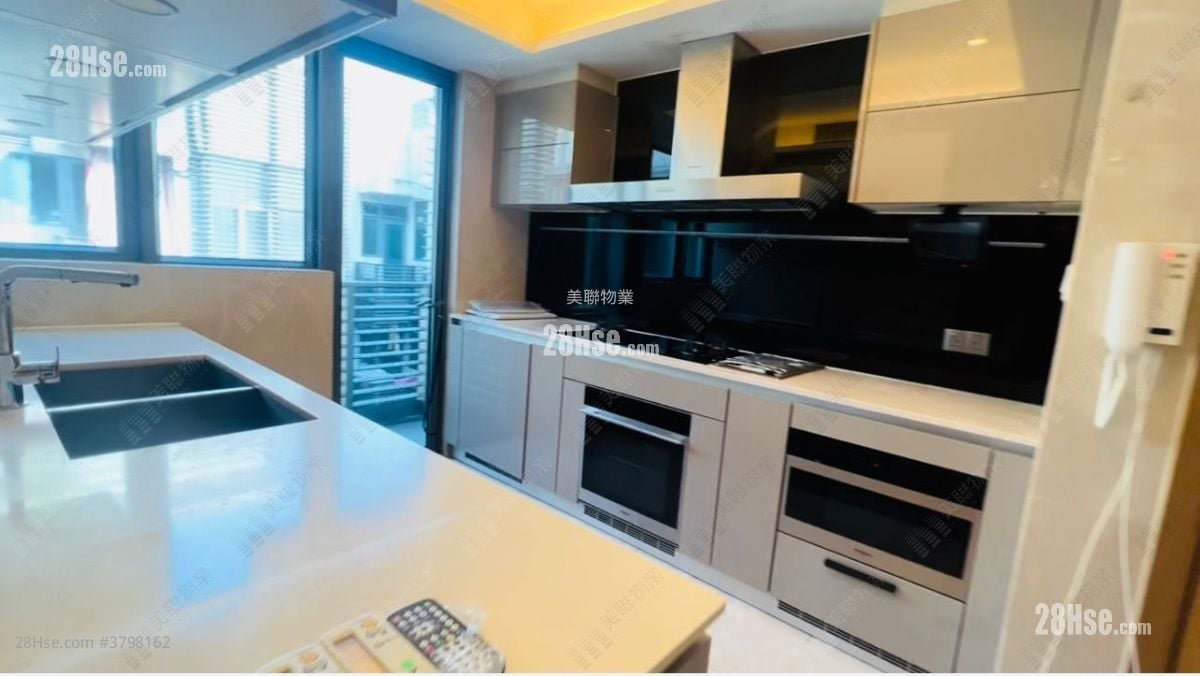 厨房: 天赋海湾 租盘 4 房 , 5+ 浴室 2,297 平方尺