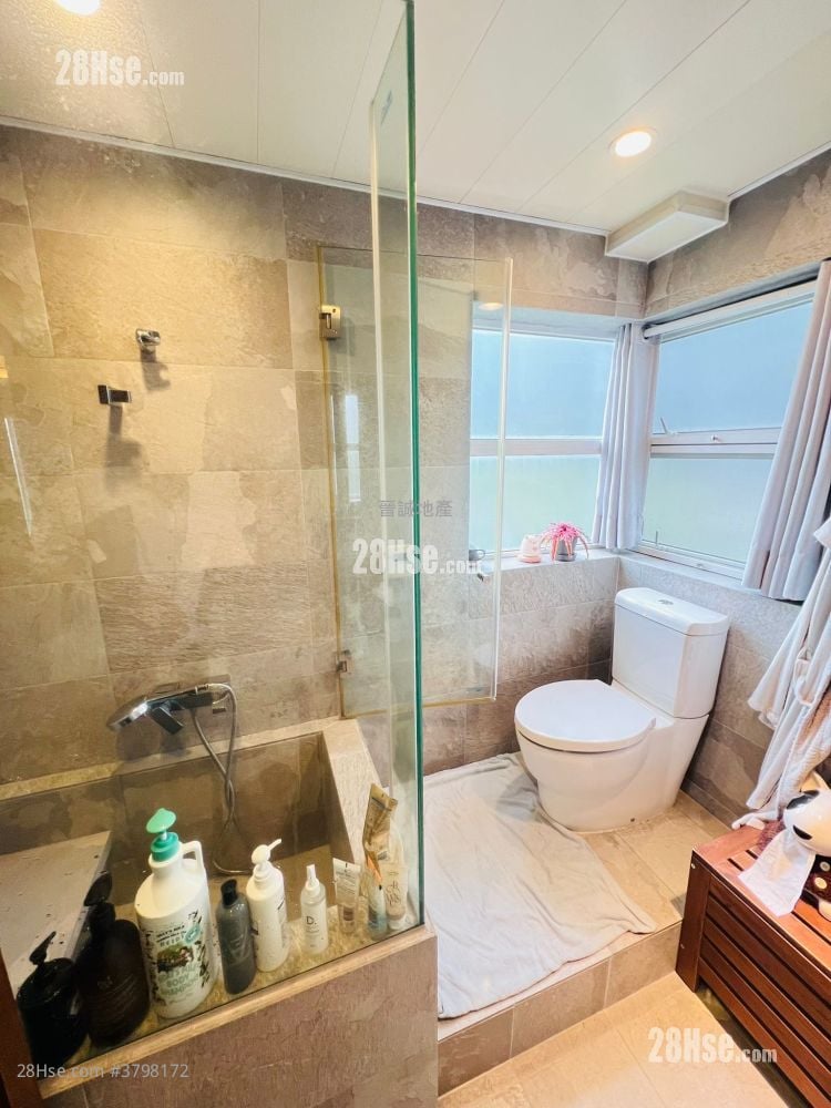 Palm Beach Sell 3 Bedrooms , 2 Bathrooms 1,556 ft²