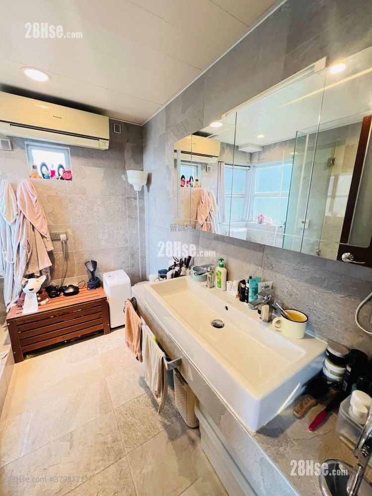 Palm Beach Sell 3 Bedrooms , 2 Bathrooms 1,556 ft²