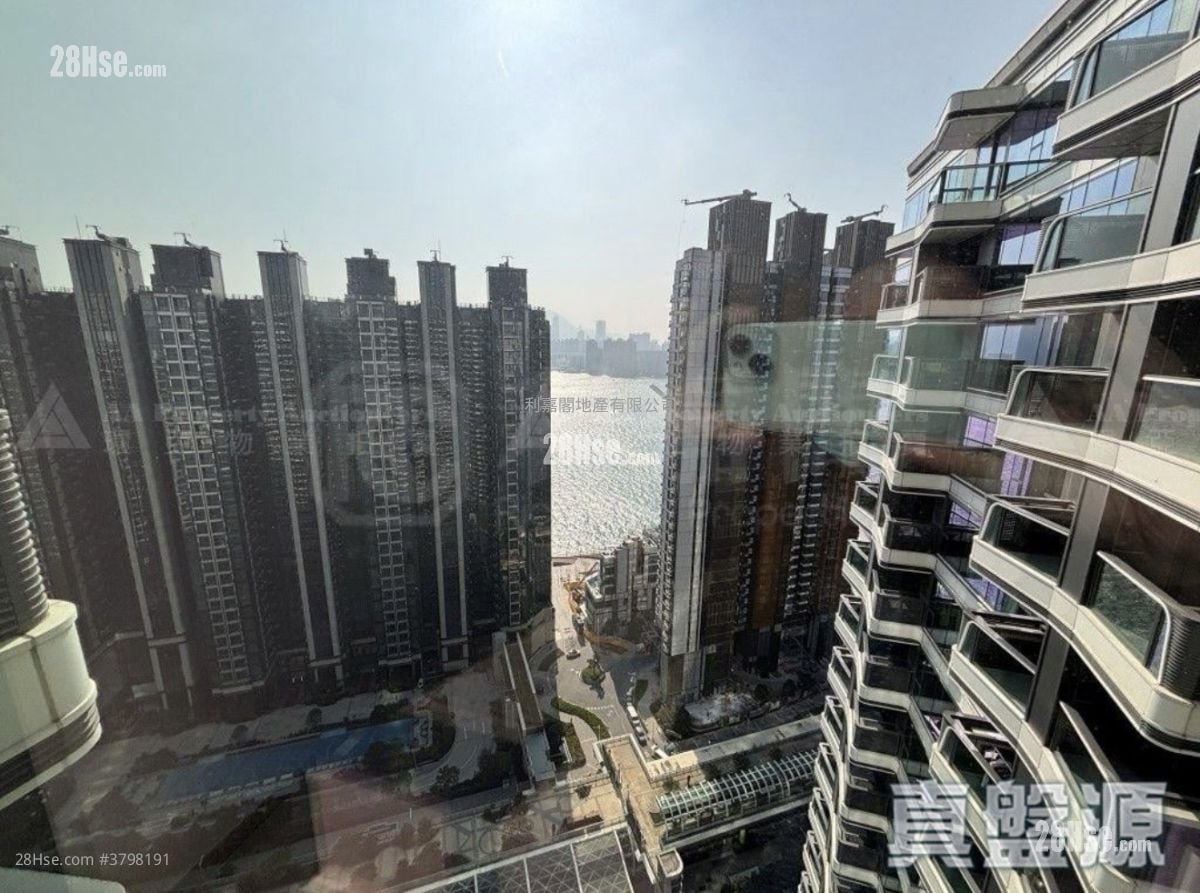 One Victoria Sell 2 Bedrooms 445 ft²