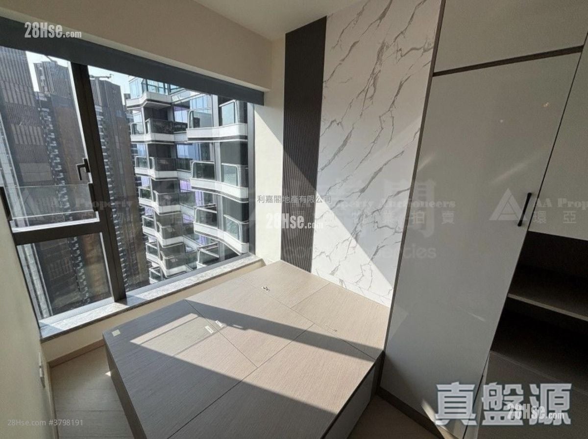 One Victoria Sell 2 Bedrooms 445 ft²