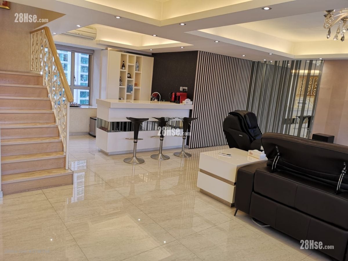 Golden Villa Rental 2,030 ft²