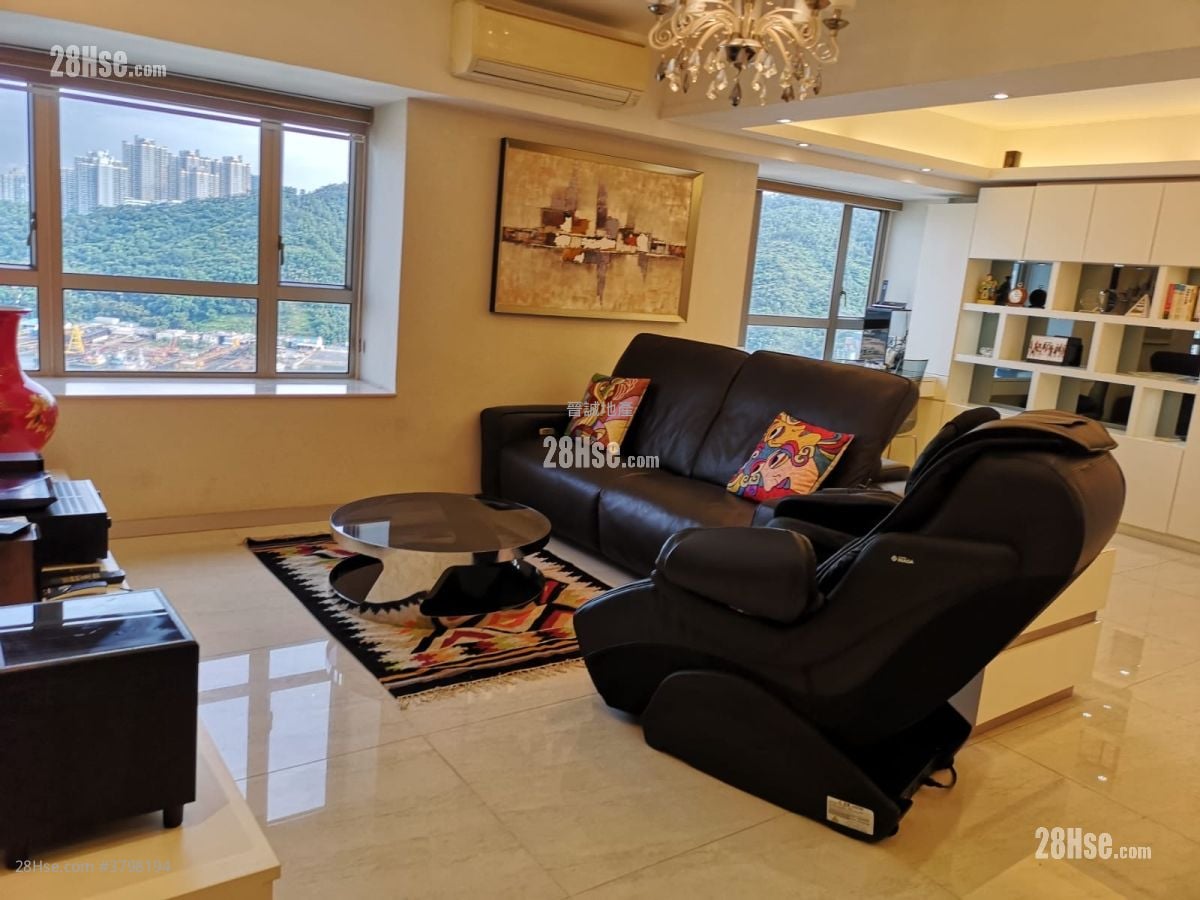 Golden Villa Rental 2,030 ft²