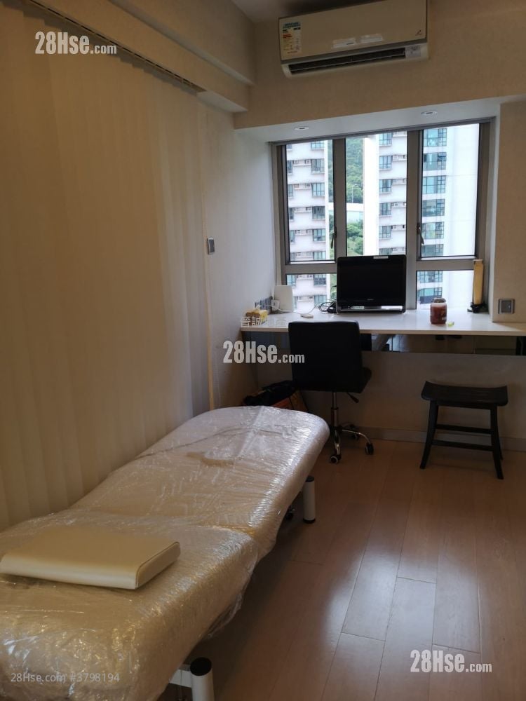 Golden Villa Rental 2,030 ft²