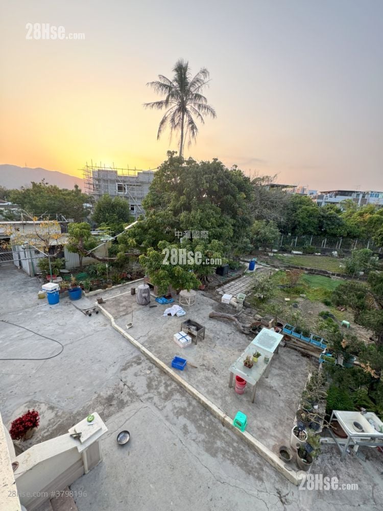 Lan Yam Lau Sell 6,000 ft²