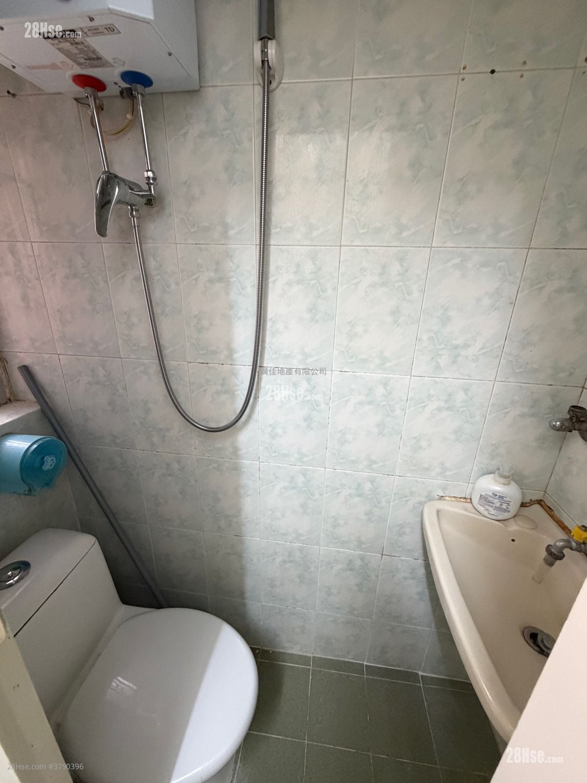 豪华阁 租盘 2 房 , 1 浴室 271 平方尺