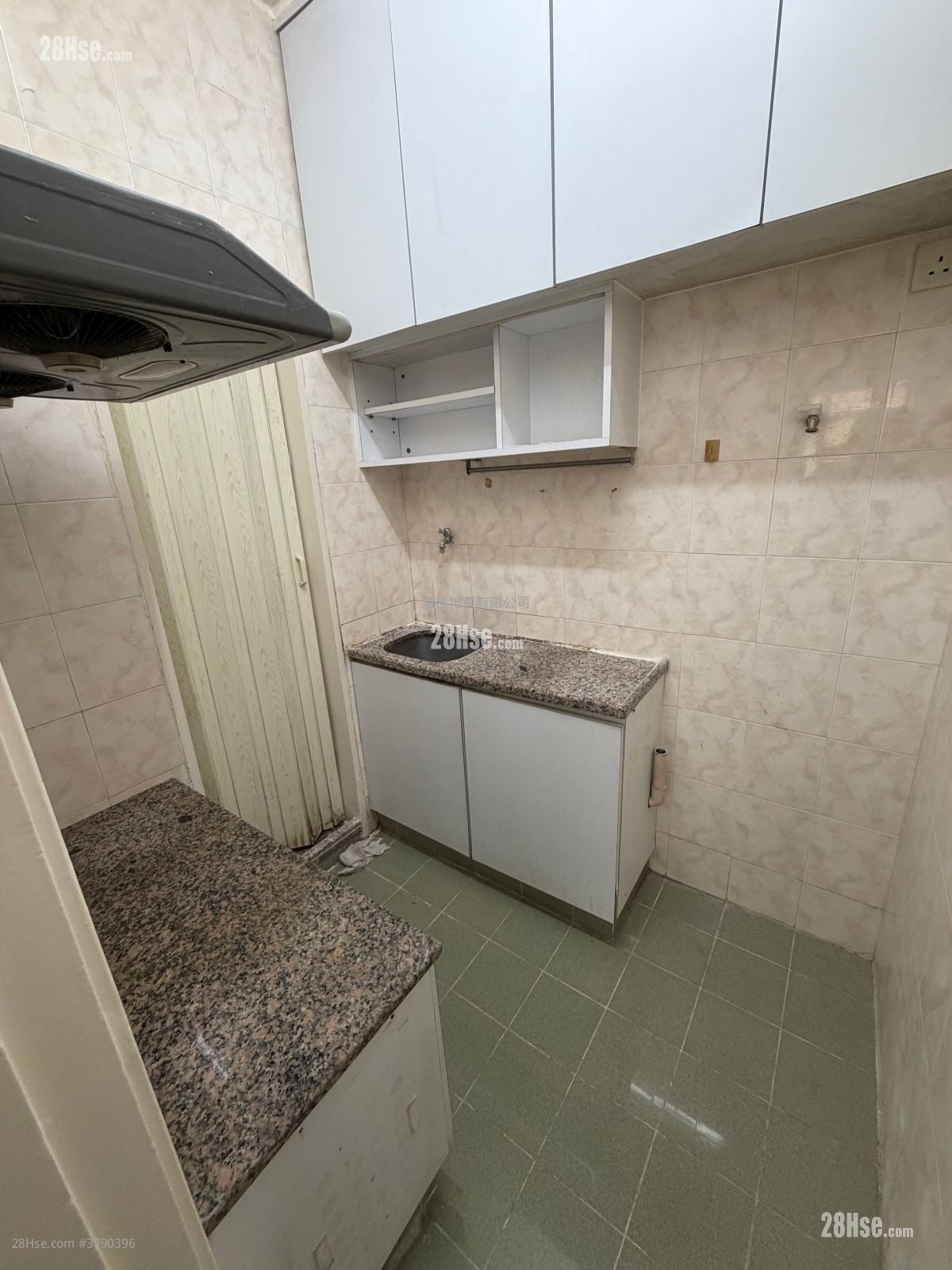 豪华阁 租盘 2 房 , 1 浴室 271 平方尺