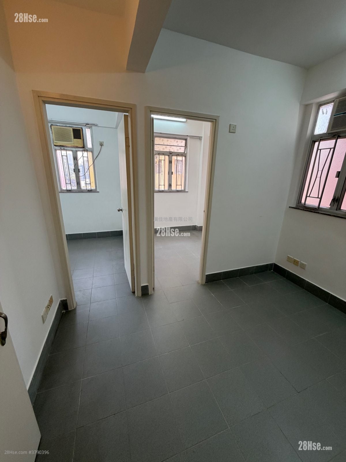 豪华阁 租盘 2 房 , 1 浴室 271 平方尺