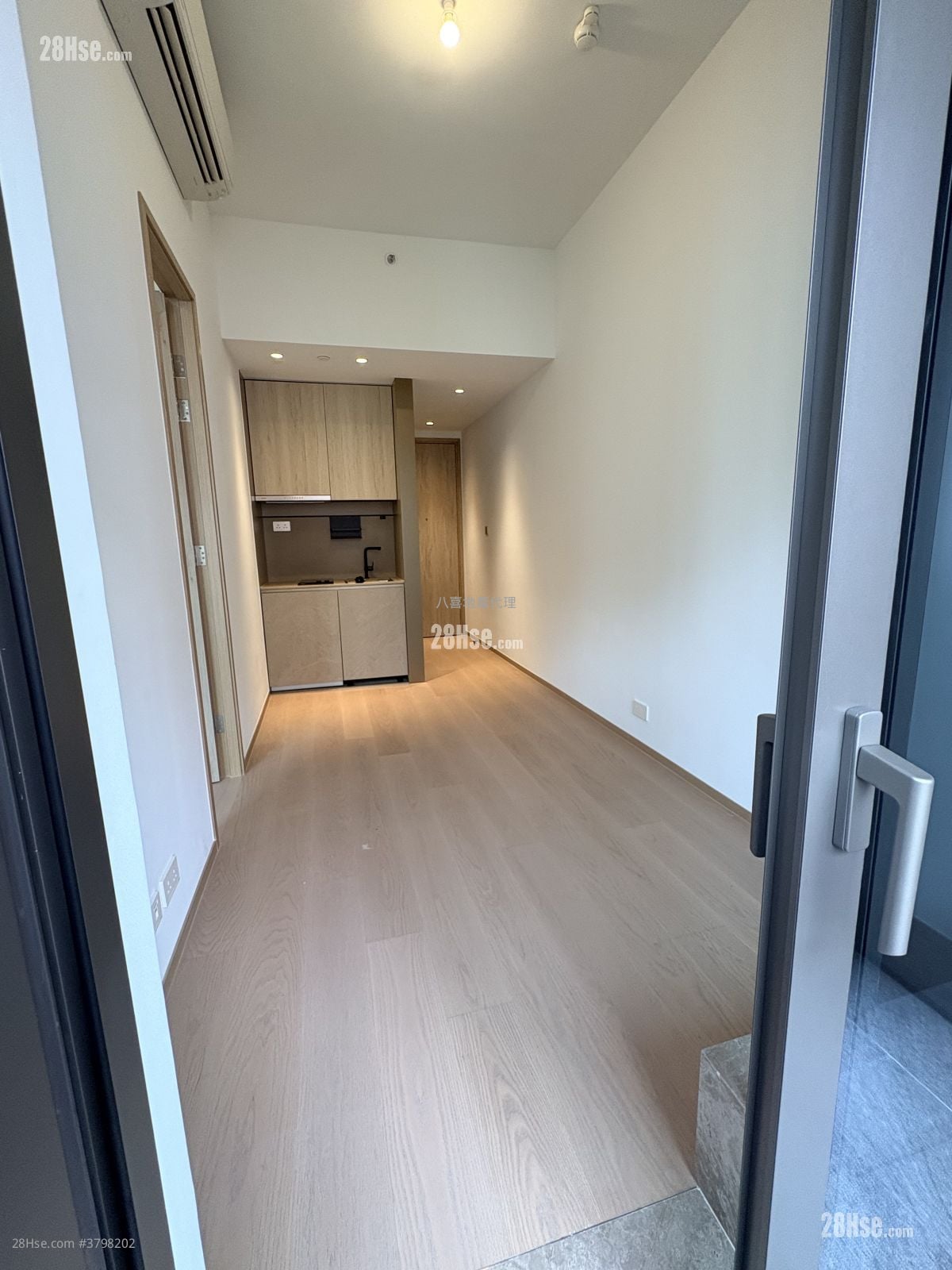 101 Kings Road 租盘 1 房 , 1 浴室 310 平方尺