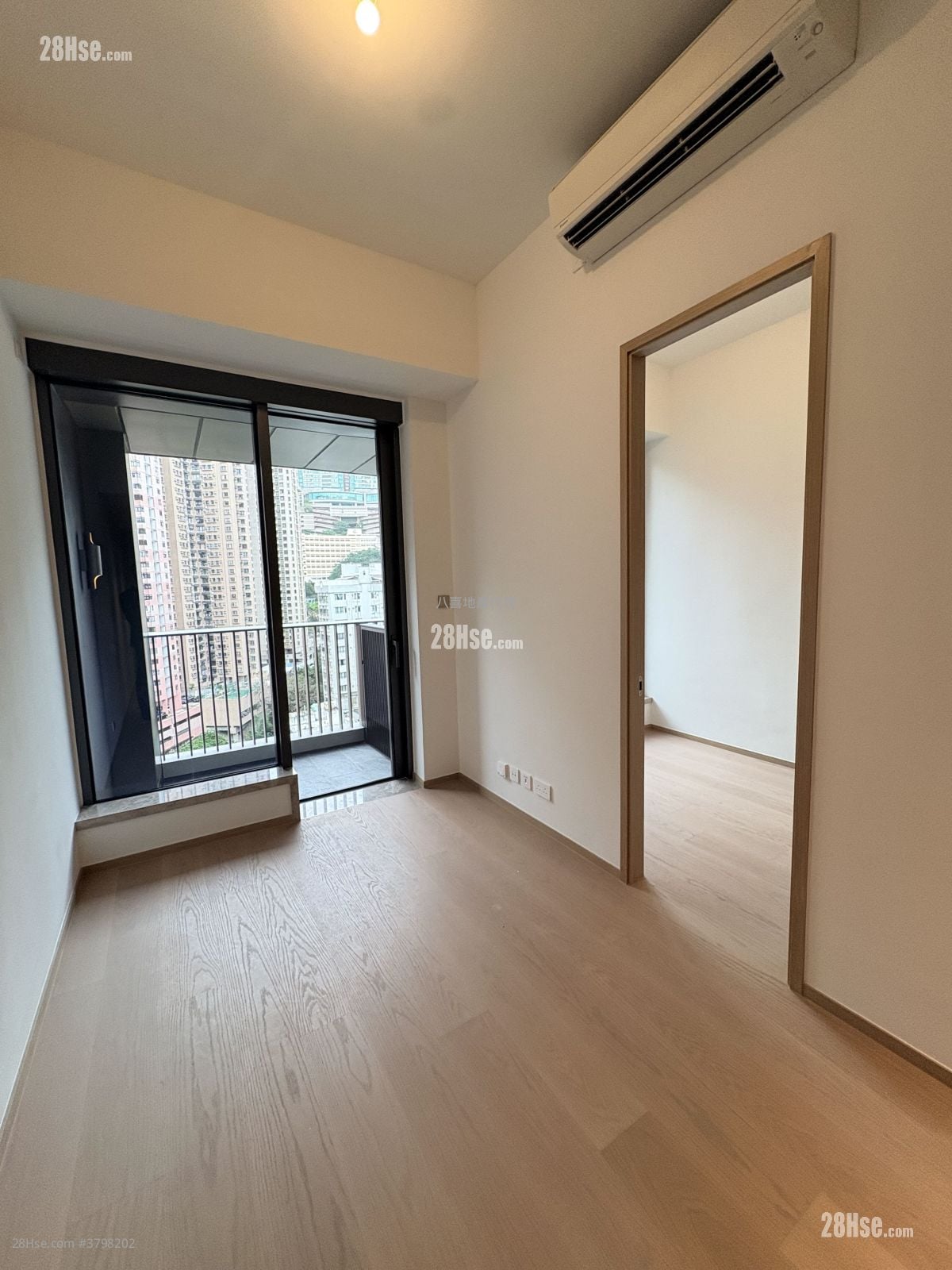 101 Kings Road 租盘 1 房 , 1 浴室 310 平方尺