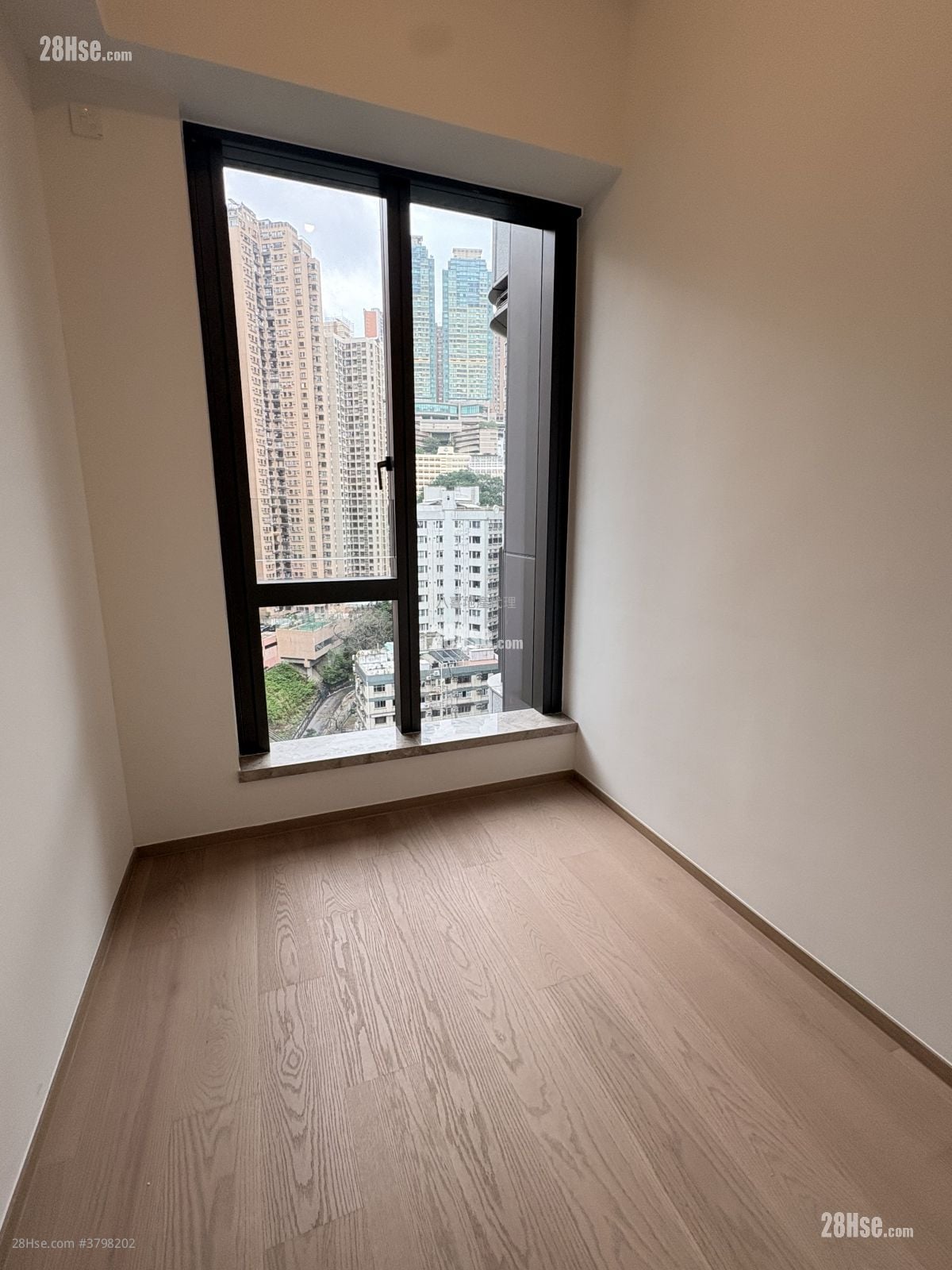 101 Kings Road 租盘 1 房 , 1 浴室 310 平方尺