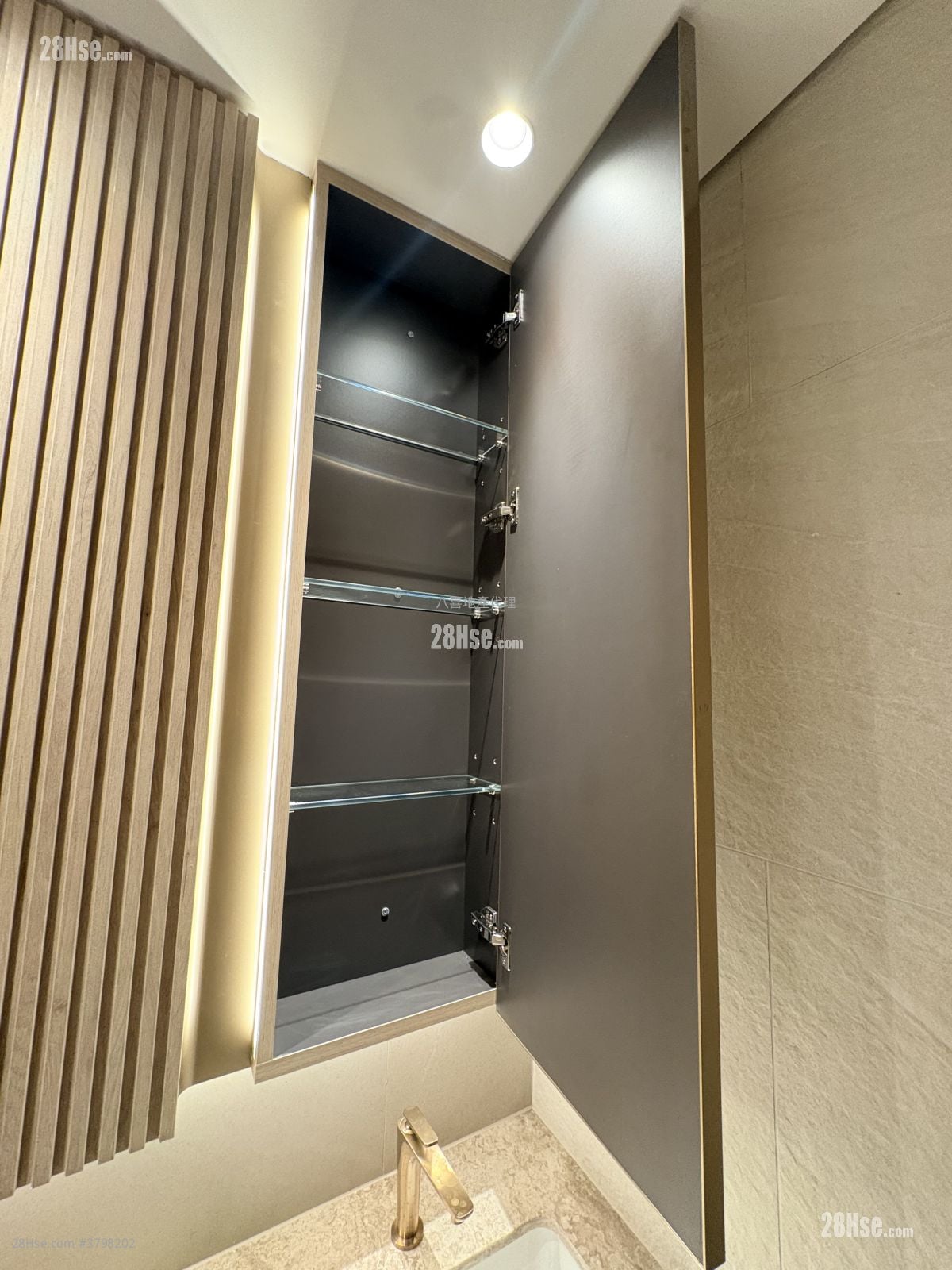 101 Kings Road 租盘 1 房 , 1 浴室 310 平方尺