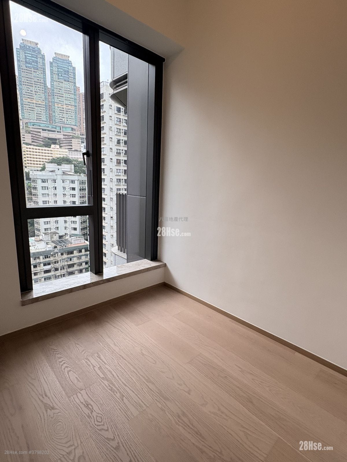 101 Kings Road 租盘 1 房 , 1 浴室 310 平方尺