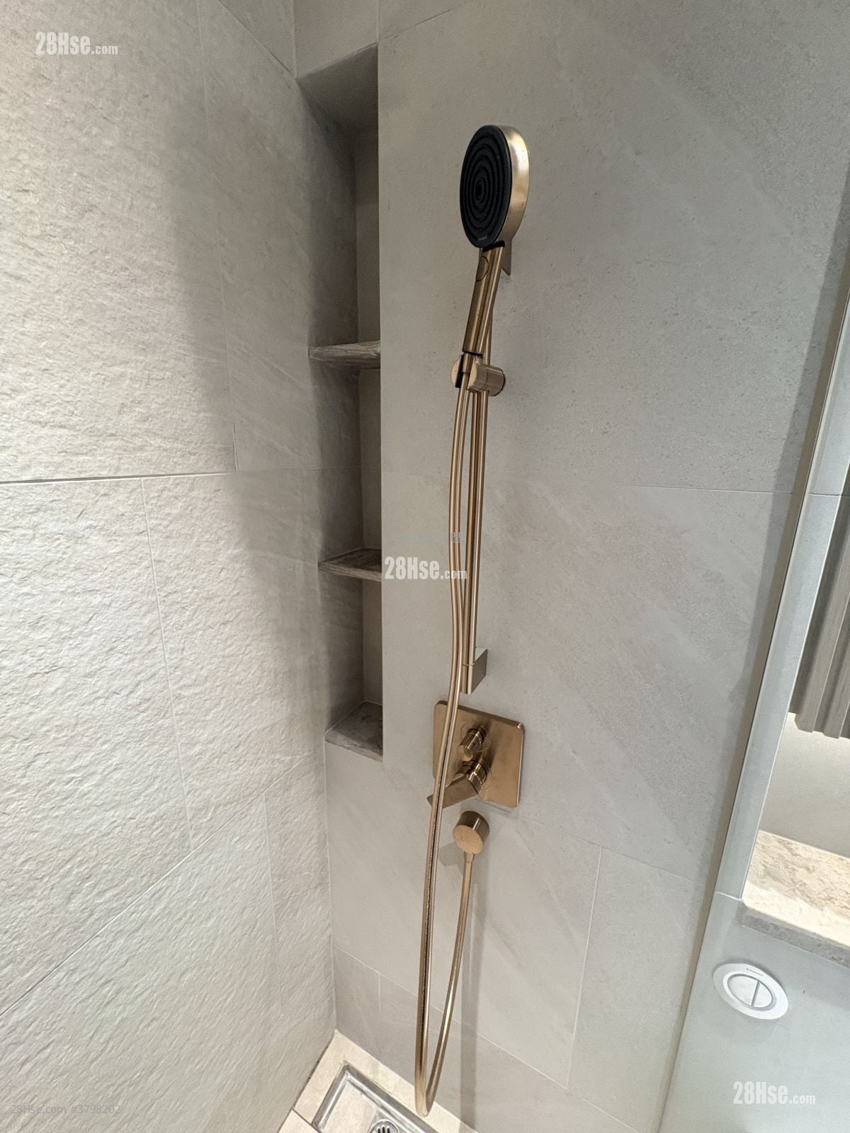 101 Kings Road 租盘 1 房 , 1 浴室 310 平方尺