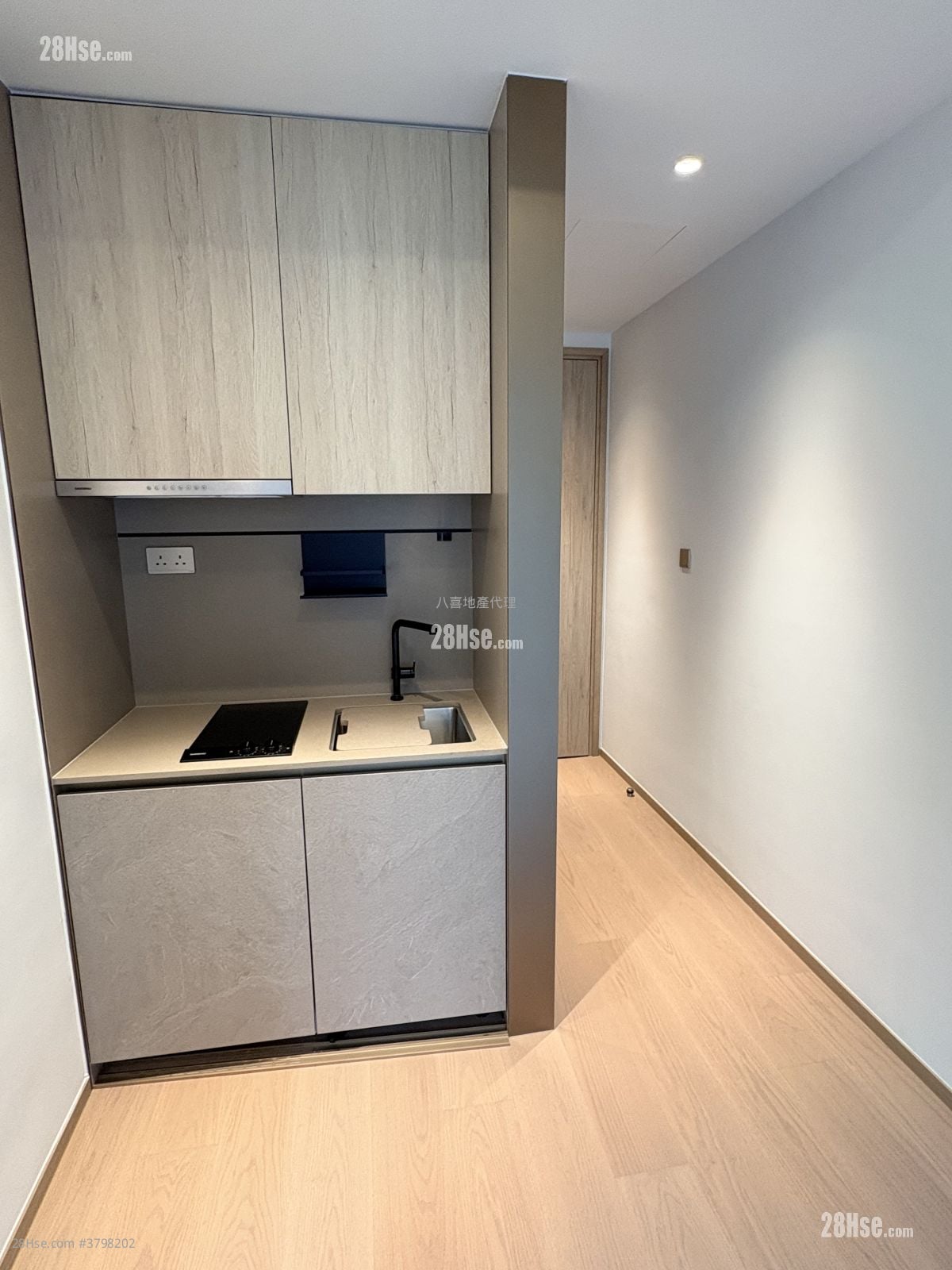 101 Kings Road 租盘 1 房 , 1 浴室 310 平方尺