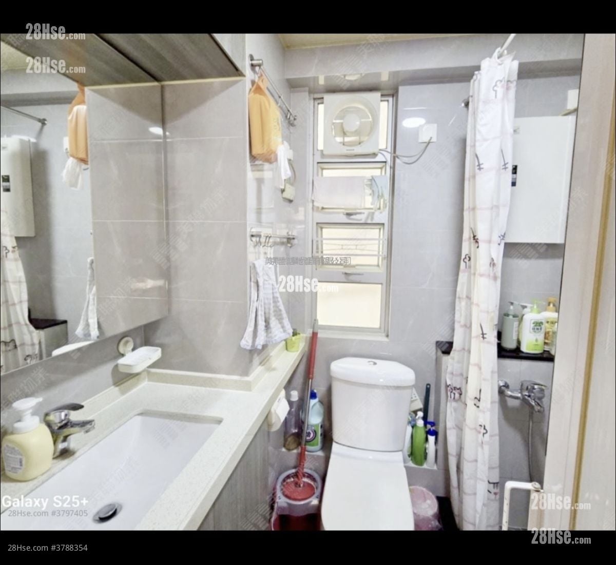 Glamour Garden Rental 2 Bedrooms 365 ft²