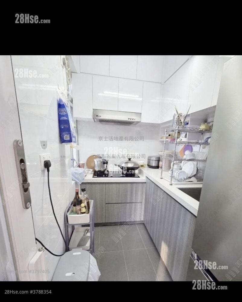 Glamour Garden Rental 2 Bedrooms 365 ft²