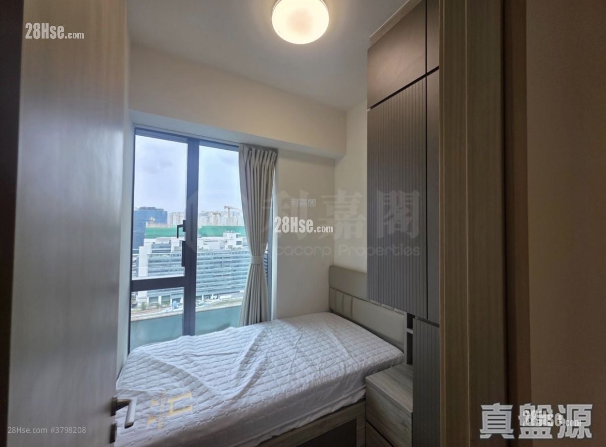 One Victoria Sell 3 Bedrooms , 2 Bathrooms 643 ft²