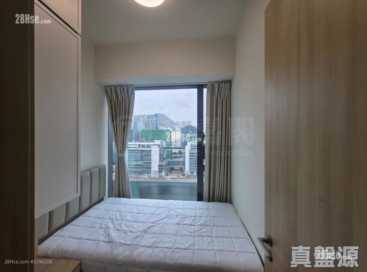 One Victoria Sell 3 Bedrooms , 2 Bathrooms 643 ft²