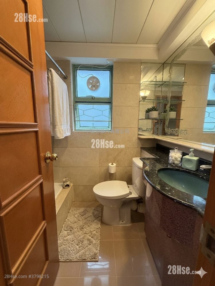 La Fontaine Sell 721 ft²