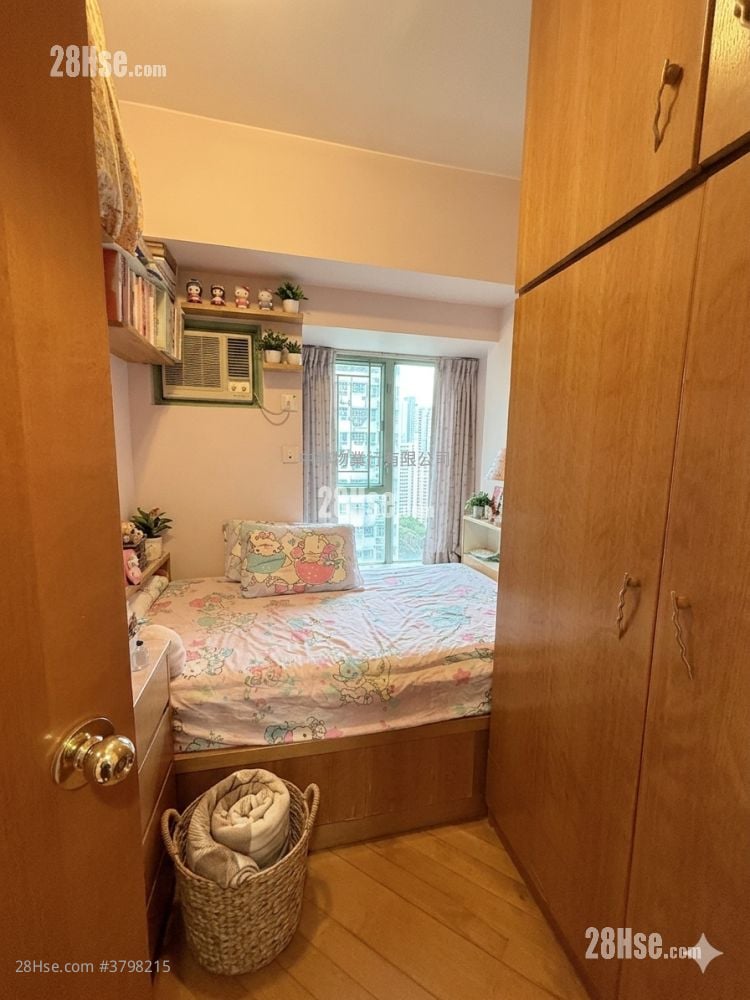 La Fontaine Sell 721 ft²