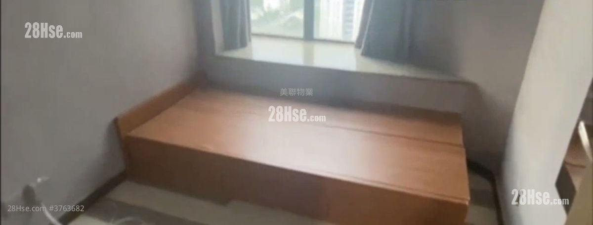 Nan Fung Plaza Sell 3 Bedrooms , 2 Bathrooms 691 ft²