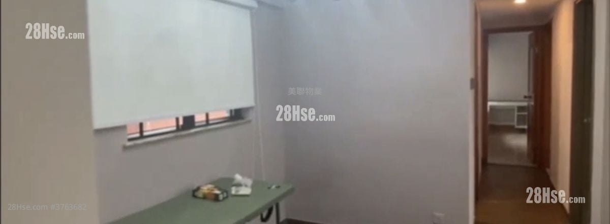 Nan Fung Plaza Sell 3 Bedrooms , 2 Bathrooms 691 ft²