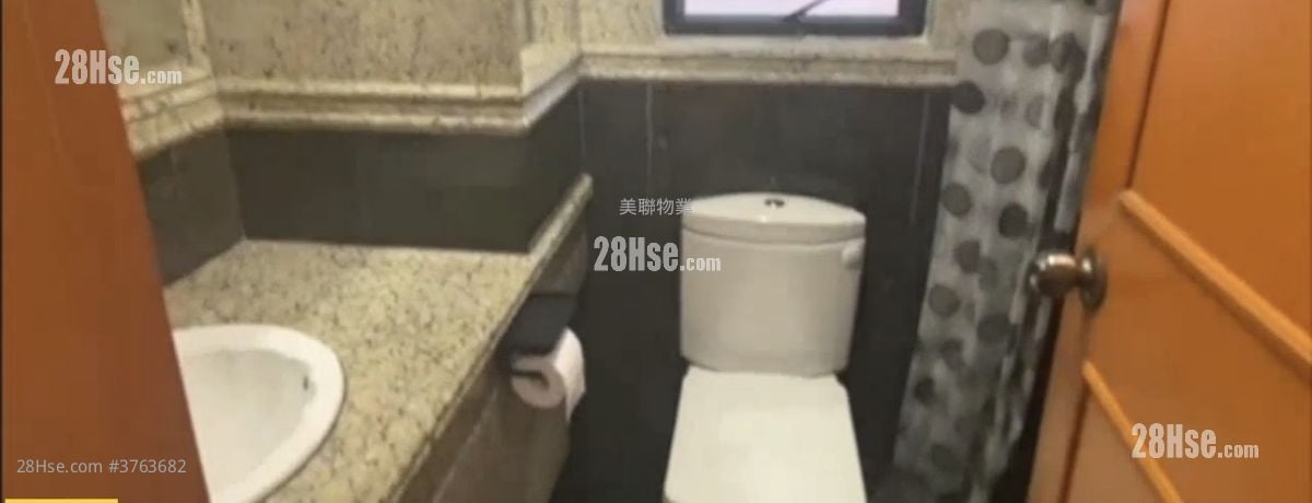 Nan Fung Plaza Sell 3 Bedrooms , 2 Bathrooms 691 ft²