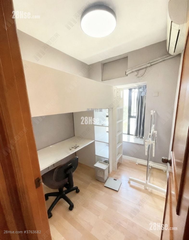 Nan Fung Plaza Sell 3 Bedrooms , 2 Bathrooms 691 ft²