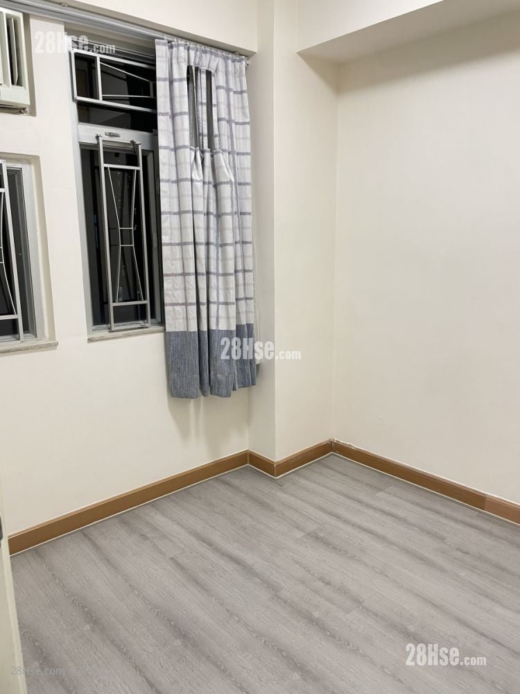 睡房 1: 荣华大厦 租盘 2 房 , 1 浴室 320 平方尺