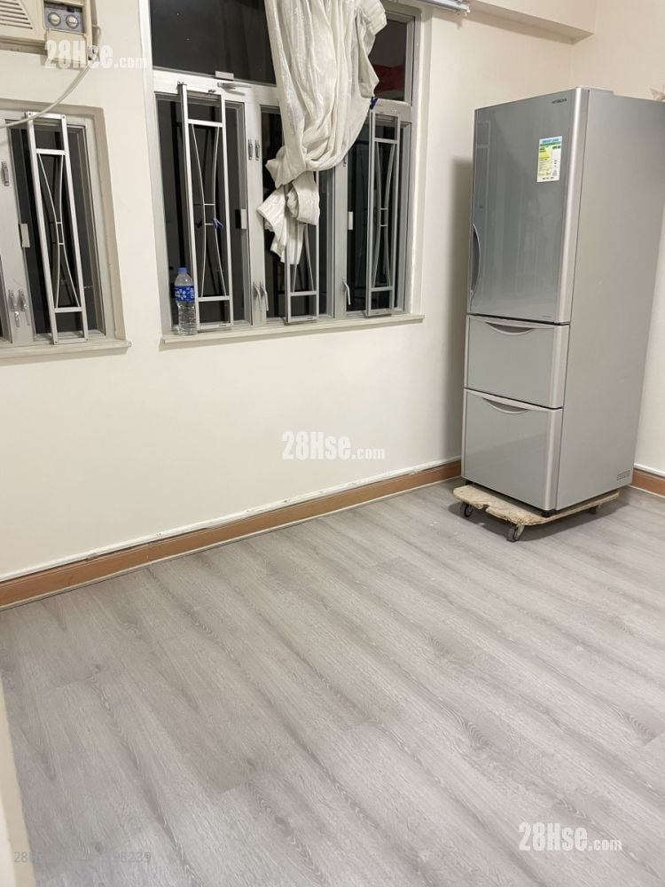 厅: 荣华大厦 租盘 2 房 , 1 浴室 320 平方尺