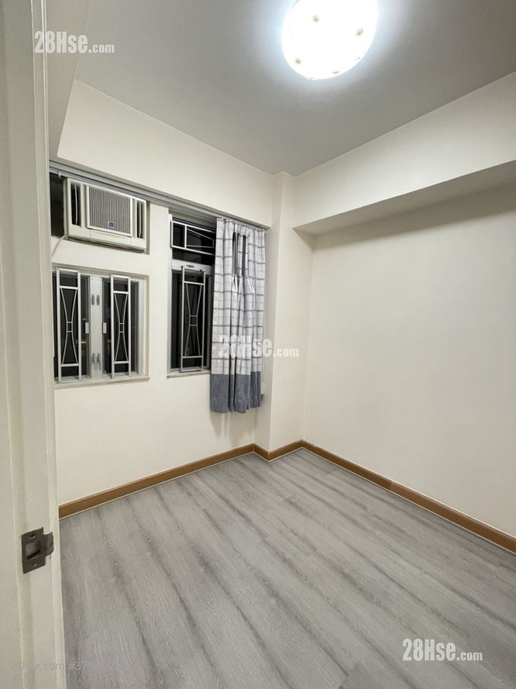 睡房 1: 荣华大厦 租盘 2 房 , 1 浴室 320 平方尺