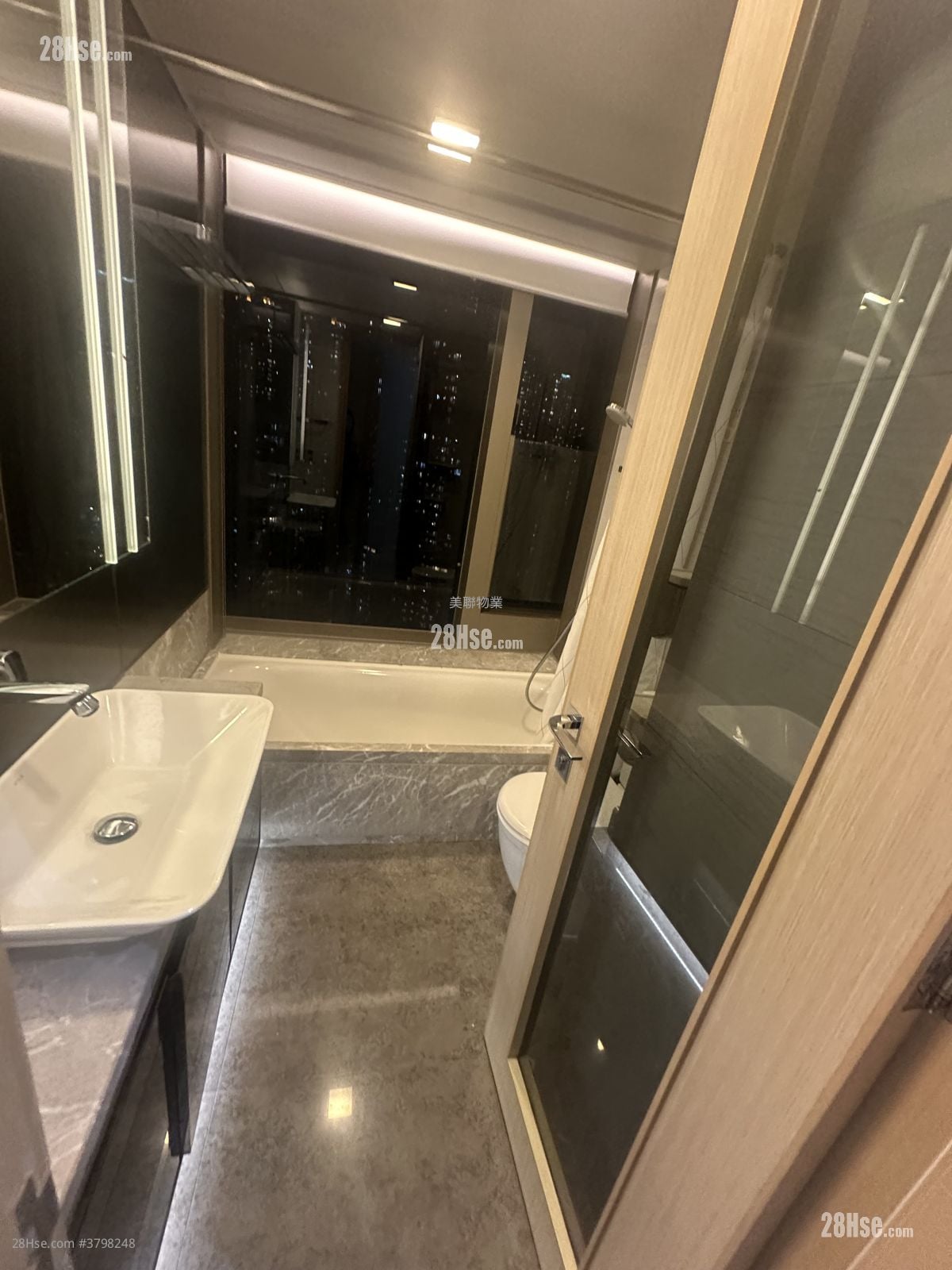 Ocean Pride Sell 3 Bedrooms , 2 Bathrooms 773 ft²