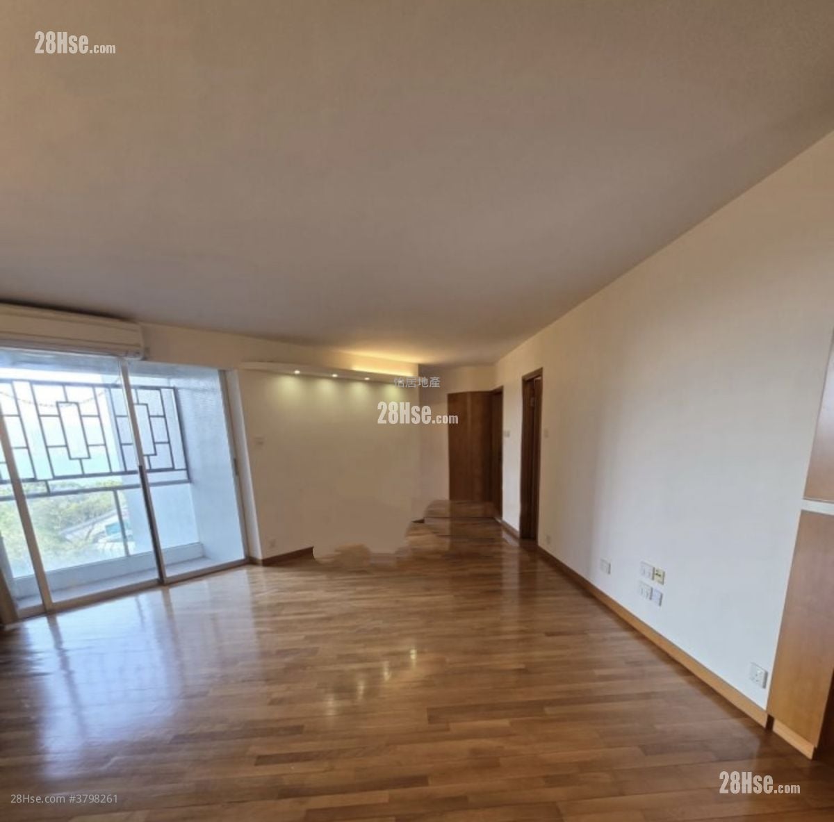 太古城 售盘 4 房 , 2 浴室 1,114 平方尺